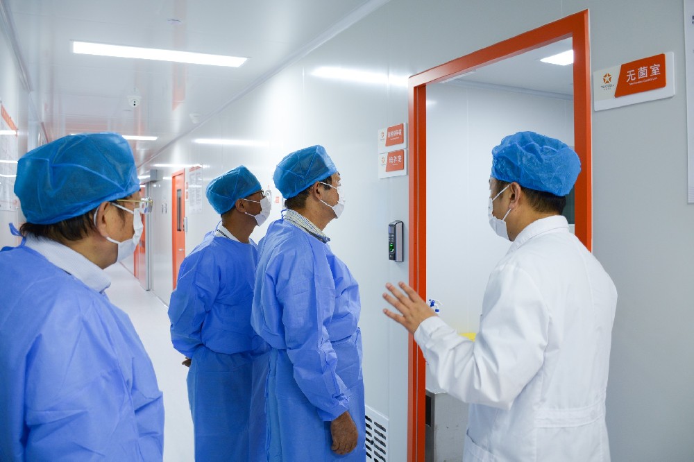 李善修首長(zhǎng)、廈門大學(xué)朱祟實(shí)校長(zhǎng)一行蒞臨天歲生物參觀指導(dǎo)